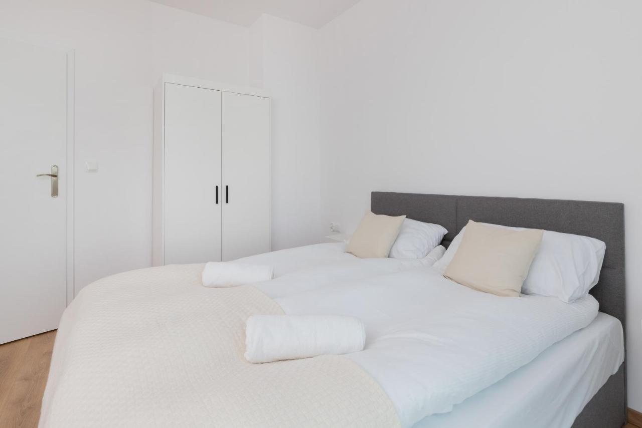 Tarasy Baltyku Apartments & Parking & Balcony By Noclegi Renters Gdansk Bagian luar foto